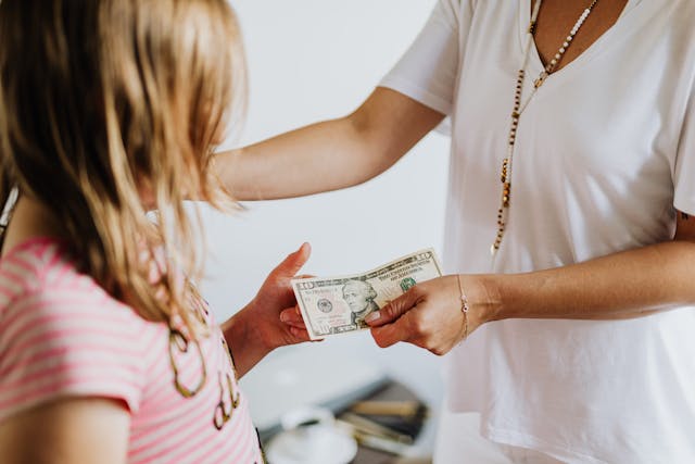 How to Teach Your Kids About Money: A Practical Guide for Parents